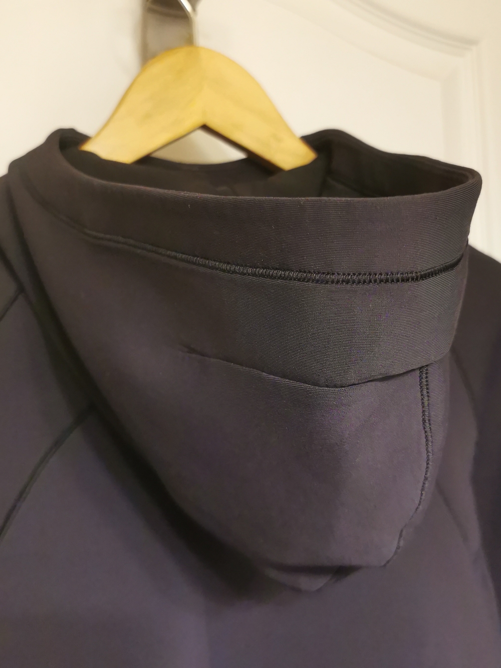 Lululemon Scuba Black Hoodie - Picture 5 of 5